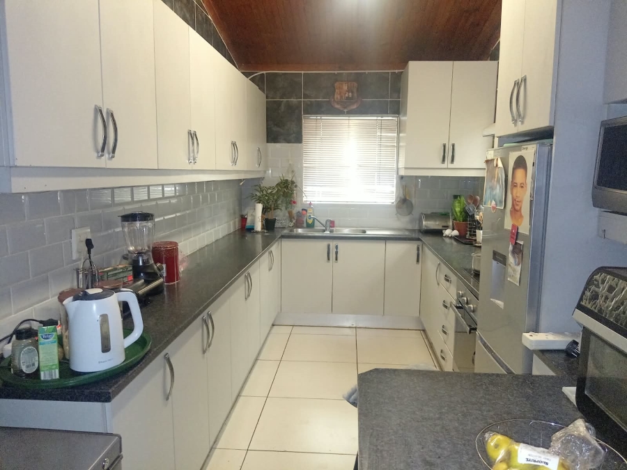 3 Bedroom Property for Sale in Westridge Western Cape
